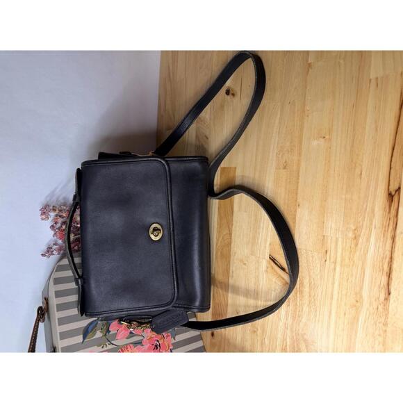Coach Handbags - Vintage Coach Court Bag Black Leather Crossbody Turnlock USA Classic